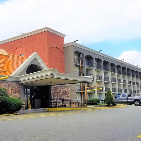 Howard Johnson By Wyndham Clifton Nj Dış mekan fotoğraf