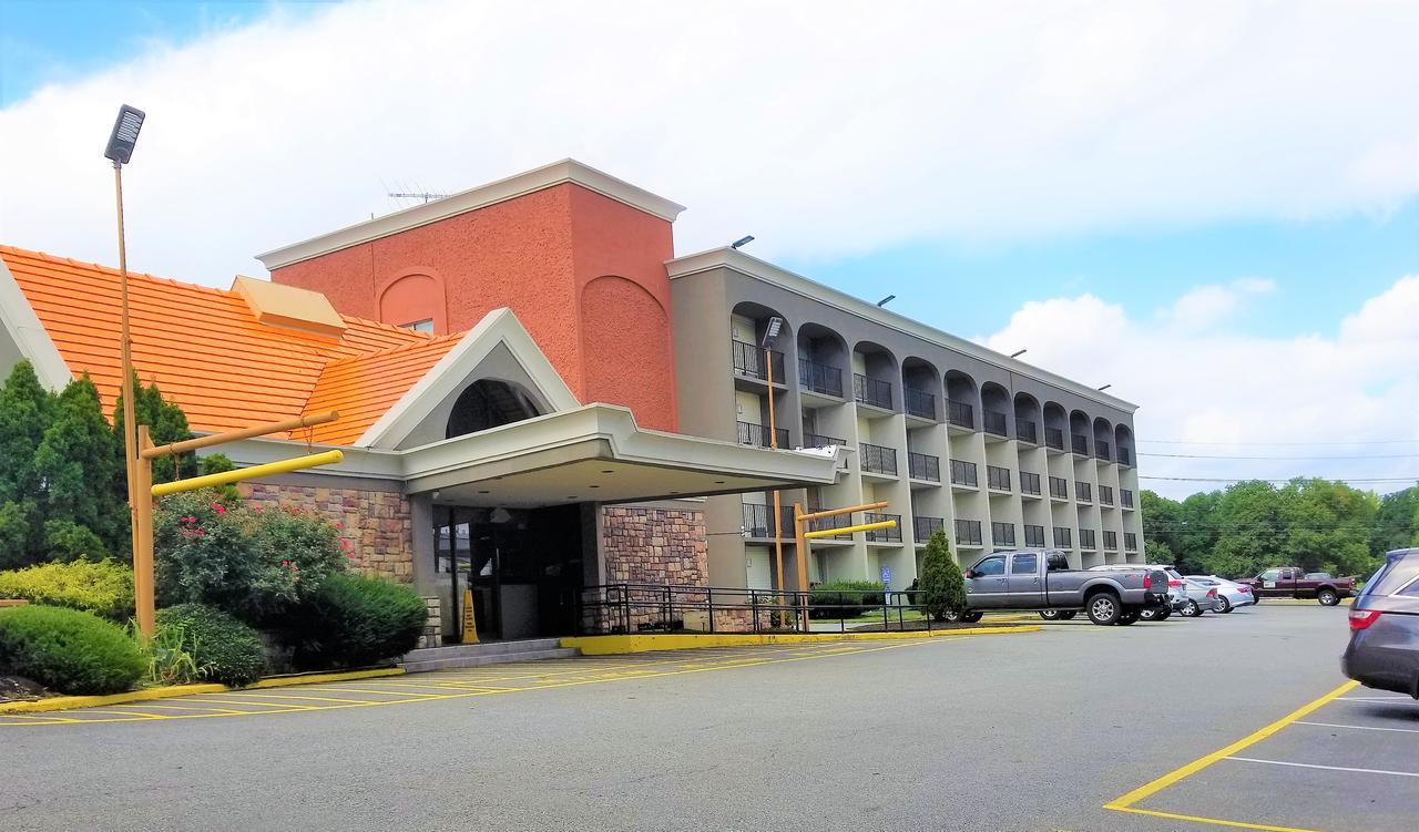 Howard Johnson By Wyndham Clifton Nj Dış mekan fotoğraf